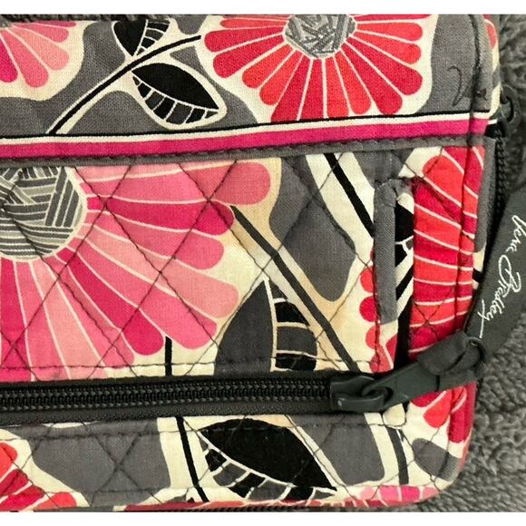 Vera Bradley RFID Turnlock Zip Around Wallet (light‎ Stain See Last Picture) - Picture 8 of 8